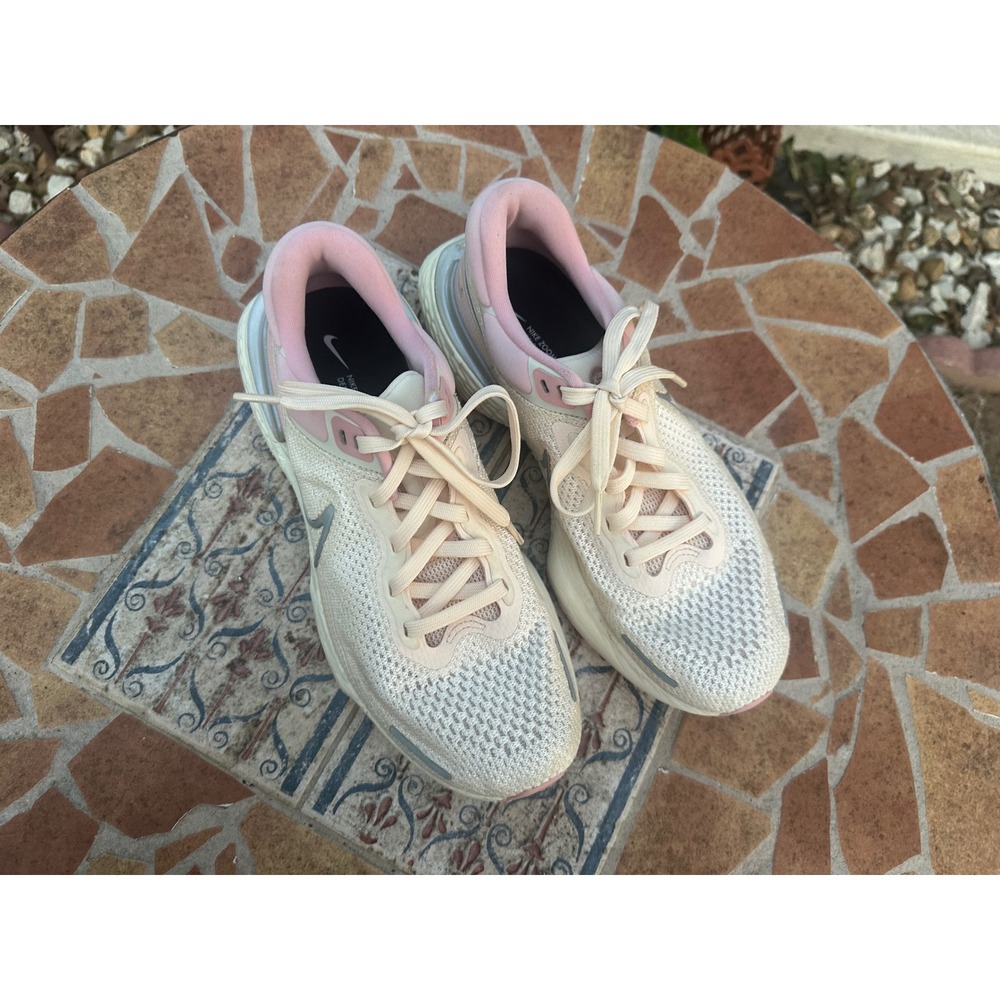 Nike Air Zoom Invincible Run Flyknit Sail Pink Glaze CT2229-800 Womens Size 11